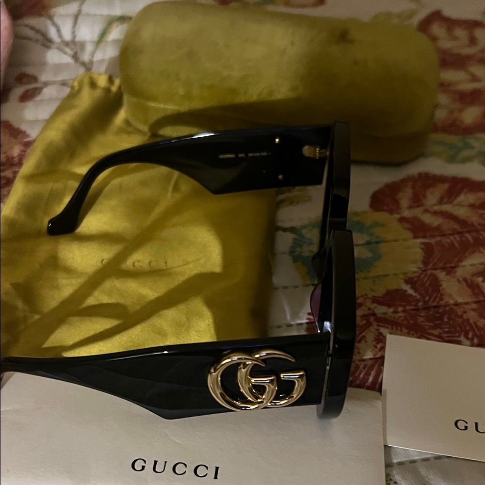 Authentic Gucci Black Unisex Sunglasses with Gold Accents big double GG🔥🔥🔥